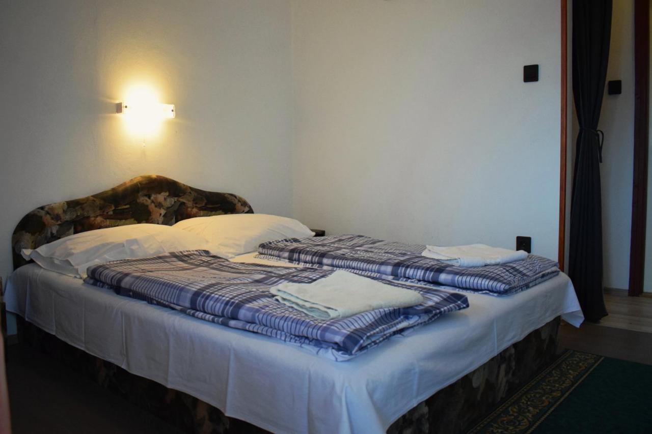 Ket Diofa Vendeghaz Hotel Felsotarkany Exterior photo